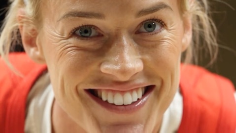 3–4s: The grin